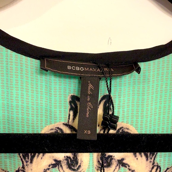 BCBGMaxAzria Size XS Trompe L’oeil Print Mint Green V-Neck Dress - Picture 5 of 13